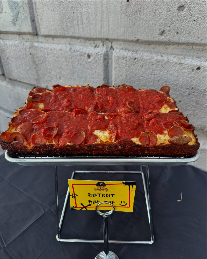 Uncle Chucks Pizzeria Logo