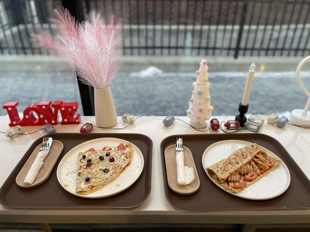 Crepes n’Capes Logo