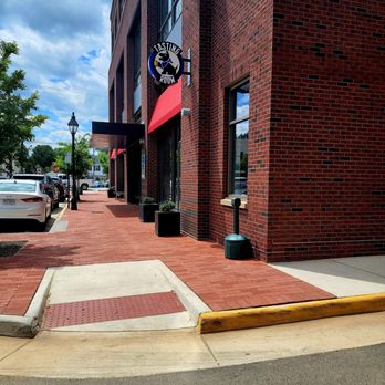 Harry's Downtown - Breweries Near Me - Fredericksburg, Virginia Harry's Downtown - Breweries Near Me - Fredericksburg, Virginia