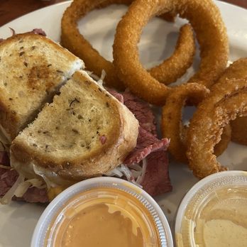 Martinos International Cafe - Breakfast & Brunch Near Me - Vermilion, Ohio Martinos International Cafe - Breakfast & Brunch Near Me - Vermilion, Ohio