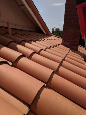 Roof Tile Pros Logo