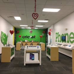Cricket Wireless Authorized Retailer - Inside of the Mount Dora Store