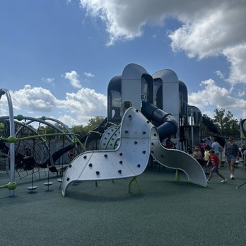 West Commons Playground & Splash Pad - Parks Near Me - Carmel, Indiana