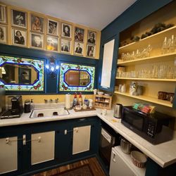Gold Mountain Manor - Guest kitchen