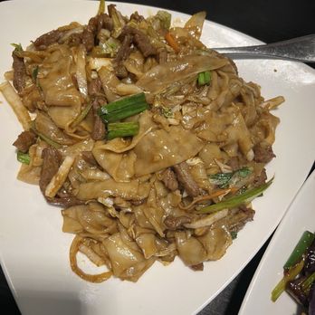 Jade Palace - Beef Chow Fun - Chinese Near Me - Gibsonia, Pennsylvania Jade Palace - Beef Chow Fun - Chinese Near Me - Gibsonia, Pennsylvania