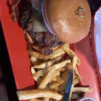 Summit's Wayside Tavern - California burger - New American Near Me - Snellville, Georgia Summit's Wayside Tavern - California burger - New American Near Me - Snellville, Georgia