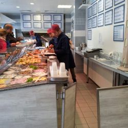Rollmops & Co - Schlange stehen ist Pflicht
