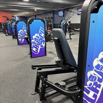 Crunch Fitness - Brookfield - Gyms Near Me - Brookfield, Wisconsin Crunch Fitness - Brookfield - Gyms Near Me - Brookfield, Wisconsin