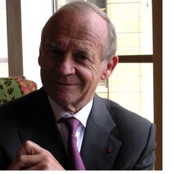 Hôpital Européen Georges Pompidou - I thought you might enjoy this photo I took of Dr. Carpentier at a 2005 cardiology  conference. Please forward to him.   Bruce K. Dixon.