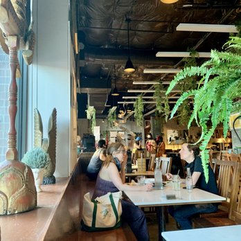 Araya's Place - Interior - Thai Near Me - Seattle, Washington