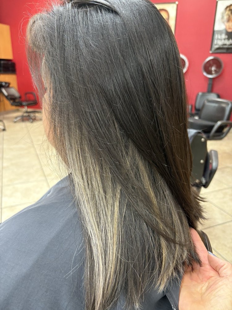 The Cut Hair Lounge Logo