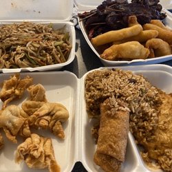 Young Sing - Vegetable lo mein, pupu for 2, crab rangoon, and lunch special egg foo young