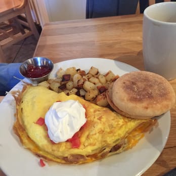 First Watch - The Lietenant Omelet with potatoes and English muffin. Very good! - Breakfast & Brunch Near Me - Smyrna, Georgia