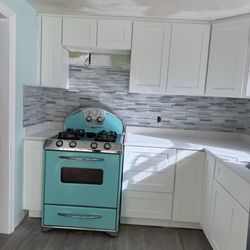 Sozio Appliances - This is our newly renovated kitchen with our trusty old Northridge gas range. A gorgeous beast.