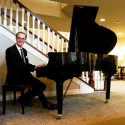 Kevin Fox, Pianist - Pianist Kevin Fox playing for an event at Aegis of Ventura.