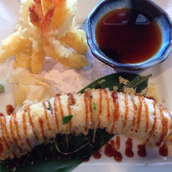 Sushi 4 Reel - 7 pc shrimp tempura held together with an onion ring, served with a crunch roll- nice presentation! - Sushi Bars Near Me - Oceanside, California