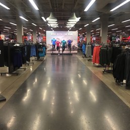 nike outlet jersey gardens mall