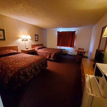 Crossroads Inn - Double Queen Economy - Hotels Near Me - Shelby, Montana Crossroads Inn - Double Queen Economy - Hotels Near Me - Shelby, Montana