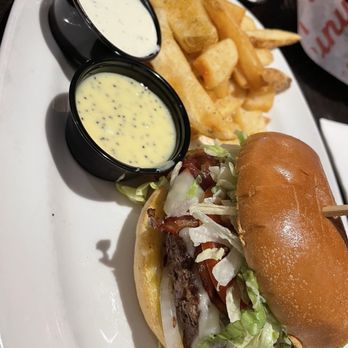Red Robin - Burgers Near Me - Federal Way, Washington Red Robin - Burgers Near Me - Federal Way, Washington