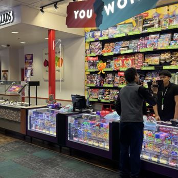 Chuck E. Cheese - Prize table - Pizza Near Me - Streamwood, Illinois