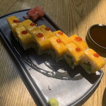 Plantasia Cafe - Mango sushi. On the sweeter side and the mango peel on top is the best part - Pan Asian Near Me - Ciudad de Mexico, DIF Plantasia Cafe - Mango sushi. On the sweeter side and the mango peel on top is the best part - Pan Asian Near Me - Ciudad de Mexico, DIF
