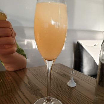 Como - Harry's Bellini ($12) - Prosecco, Giffard Peach Liqueur, and Peach Puree. - Italian Near Me - Kirkland, Washington
