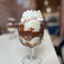 Ghirardelli Square - Peppermint bark sundae