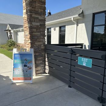 Pet Paradise Stone Oak - Entrance - Pet Boarding Near Me - San Antonio, Texas