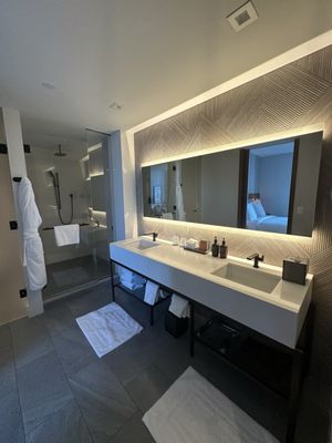 Four Seasons Hotel Nashville by null