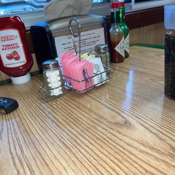 Donna's Diner - a table with condiments and condiments - New American Near Me - Moorcroft, Wyoming