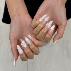 Milavu Nail Studio - Nail Artist: Ian
