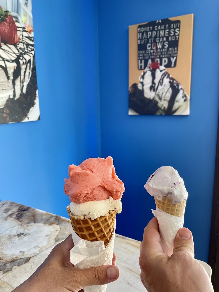 HERE’S THE SCOOP Updated April 2024 204 Jones St, Le Claire, Iowa