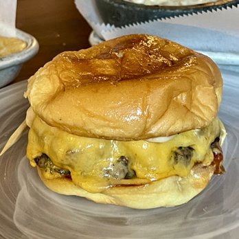 Tellus & The Satellite Bar - Burger - Cocktail Bars Near Me - Northampton, Massachusetts