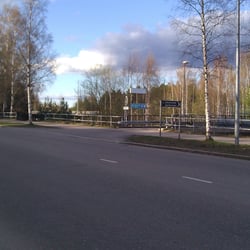 Liikuntamylly - Liikuntamyllyn parkkipaikoille vievä silta.