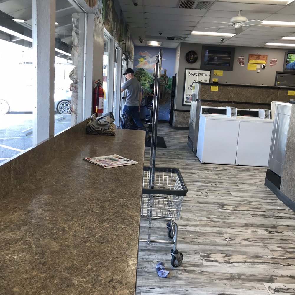 Gold Run Laundromat - No mask in laundromat - Laundromat Near Me - Grass Valley, California