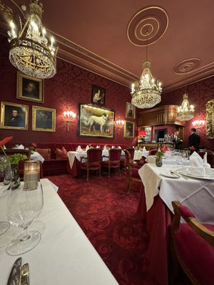 Restaurant Rote Bar by null
