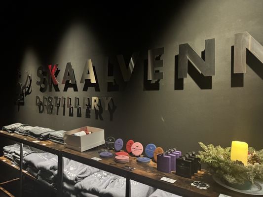 Skaalvenn Distillery & Cocktail Lounge by null