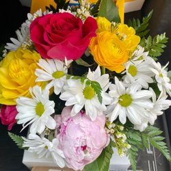 M & M Floral & Gifts