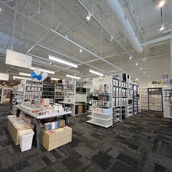 The Container Store - Entrance - Home Decor Near Me - San Mateo, California