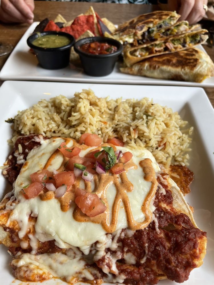 Socal Restaurant & Lounge Logo