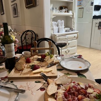 Papi's Pies - charcuterie board, bottle of red blend - Desserts Near Me - Round Rock, Texas Papi's Pies - charcuterie board, bottle of red blend - Desserts Near Me - Round Rock, Texas