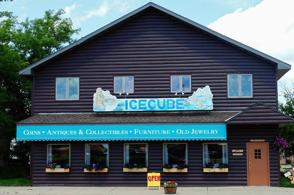 THE ICECUBE TRAY Updated September 2024 20 Photos 12 Main St