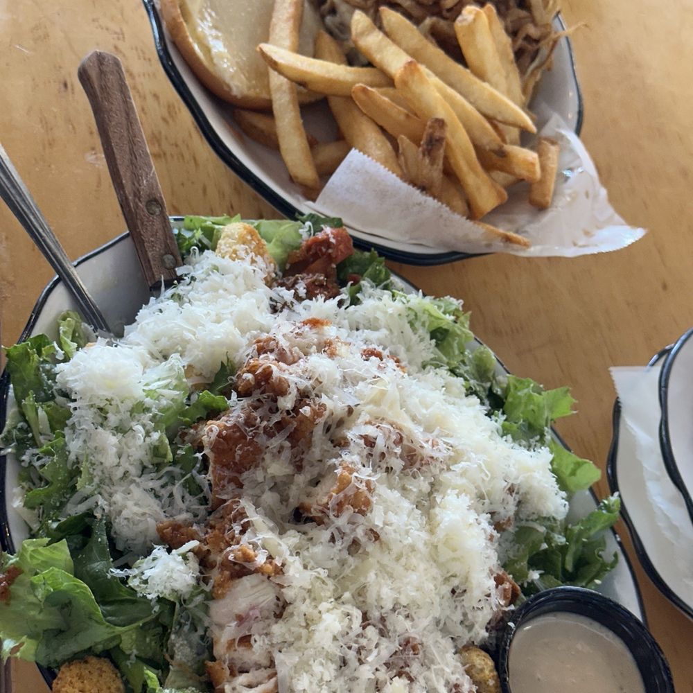 The salad and wagu burger The salad and wagu burger