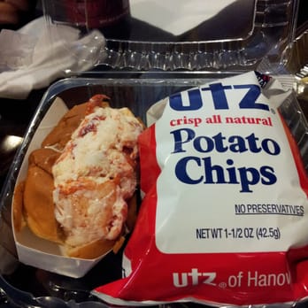 Pauli's - Lobsta Roll - Sandwiches Near Me - Boston, Massachusetts