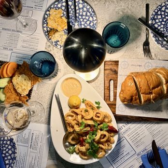 Boatyard - Bimini bread crispy calamari and Smoked King Fish Dip - New American Near Me - Fort Lauderdale, Florida