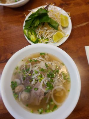 Pho Chau by null