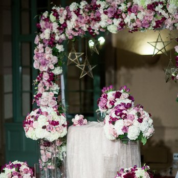 Eighth Street Florist - Arch + sand ceremony table. Photo by Min Studios - Florists Near Me - Los Angeles, California Eighth Street Florist - Arch + sand ceremony table. Photo by Min Studios - Florists Near Me - Los Angeles, California