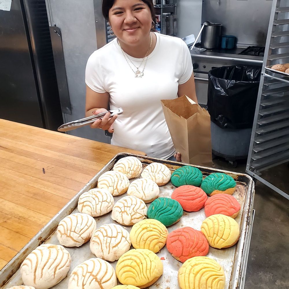 La Estrella de Oaxaca Bakery - Bakeries Near Me - Pico Rivera, California