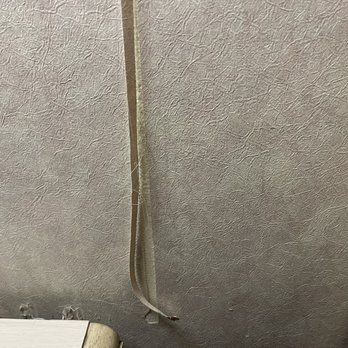 O'Hare Inn and Suites - Wallpaper peeling - Hotels Near Me - Schiller Park, Illinois