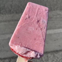 La Michoacana - Paleta de fresa con leche